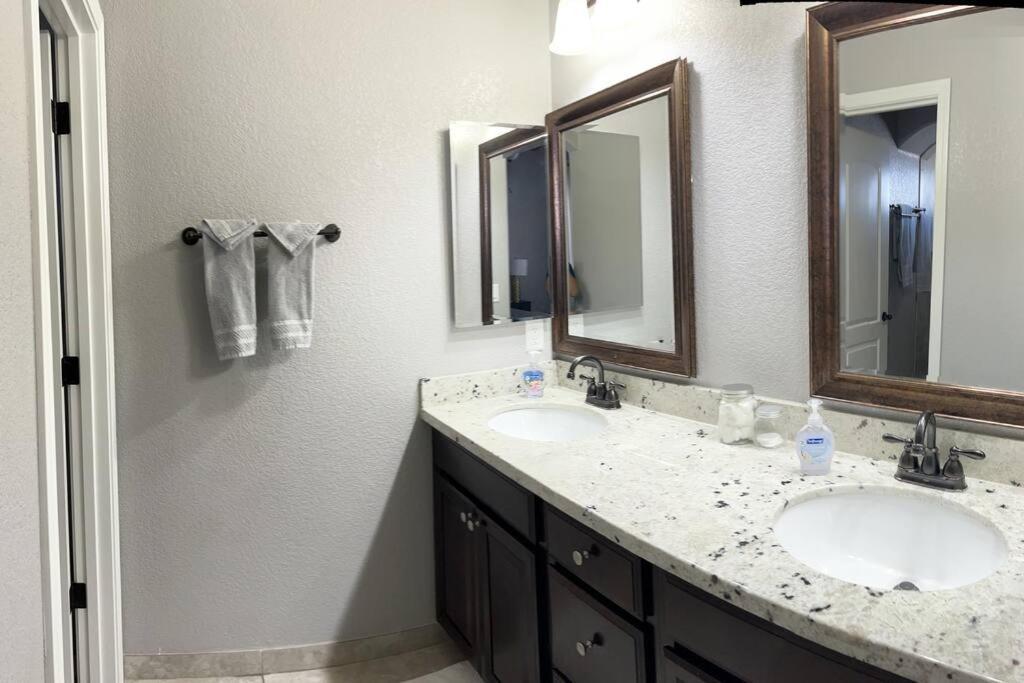 לייק הבאסו סיטי Havasu Retreat! Pool, Spa, Gym & View מראה חיצוני תמונה